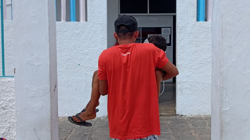 Menino de 7 anos sofre graves ferimentos no rosto ao ser mordido por jumento enquanto brincava próximo de casa, no bairro Bivar Olinto, em Patos