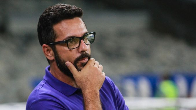 Nacional de Patos negocia com treinador que está no futebol capixaba