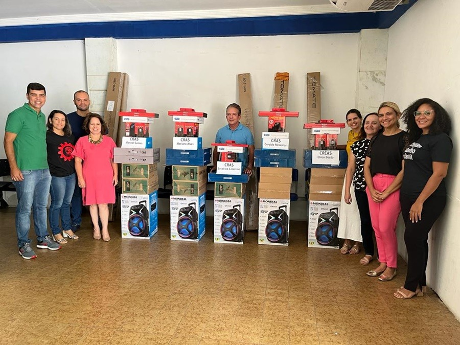 Prefeitura de Patos entrega veículo para o Bolsa Família e equipamentos para CRAS e CREAS