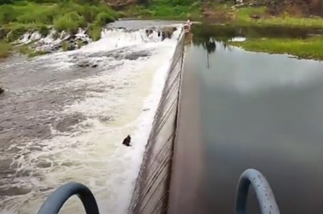 Açude que abastece Diamante e Boa Ventura, no Vale do Piancó, tem primeira sangria do ano. Veja vídeo