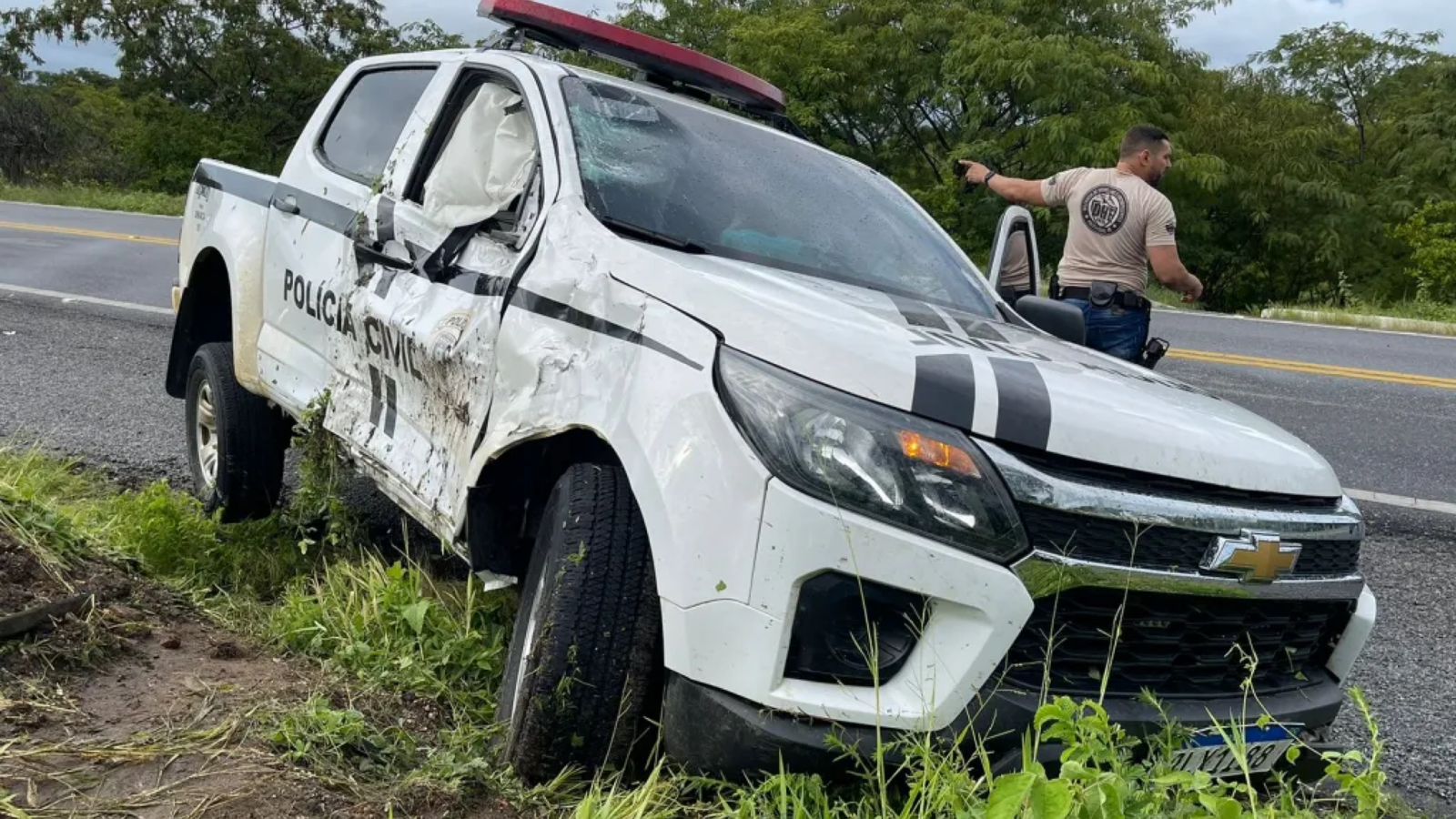 Homem de 31 anos morre em acidente envolvendo viatura da Polícia Civil de Patos, na BR-230, no município de Pombal