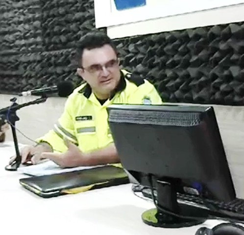 Sindicalista Antônio Coelho diz que secretário está dificultando a implantação do Plano de Cargo e Carreira dos agentes de trânsito, em Patos; Secretário nega afirmação. OUÇA