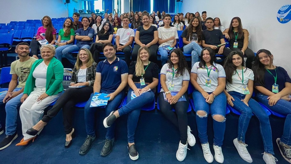 Câmara de Patos recebe alunos da EECIT que integram o Projeto ‘Constituição em Ação’