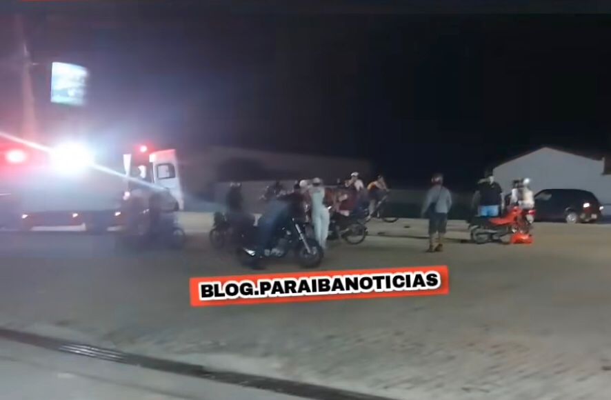 Colisão entre carro e motocicleta é registrada na noite desta quinta-feira (23), no bairro Belo Horizonte, em Patos, e motorista foge sem prestar socorro às vítimas