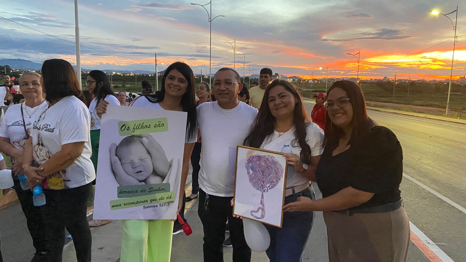 Em comemoração ao Dia Mundial do Nascituro, voluntários realizam caminhada pela vida na Alça Sudeste, em Patos