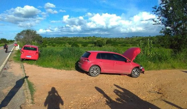 Acidente envolvendo dois carros é registrado na BR-361, em Itaporanga