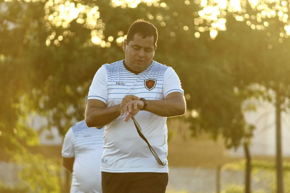 Leston Júnior é o novo técnico do Botafogo-PB