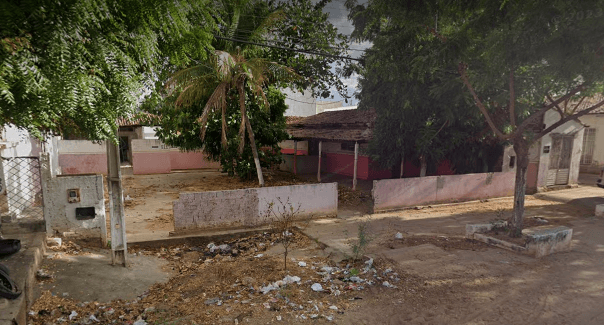 Internauta diz que prédio do antigo Bar da Cajarana está sendo utilizado como ponto de tráfico de drogas e pede mais policiamento na área; Comandante do 3º BPM diz que irá intensificar ações no local