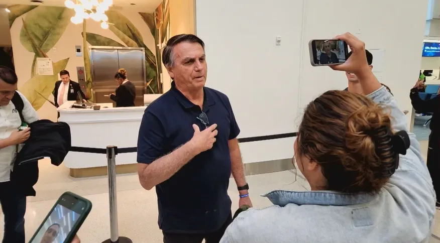 Após três meses nos Estados Unidos, Bolsonaro chega ao Brasil