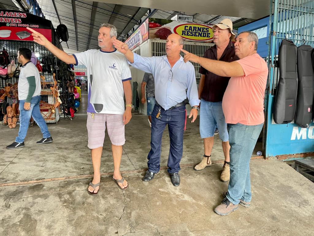 Secretário e agente fiscal visitam mercado da carne e iniciam os primeiros serviços de melhorias no local