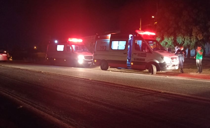 Trabalhadores sofrem acidente após colidirem moto com cachorro, na noite desta quinta-feira, na BR-361, em Patos