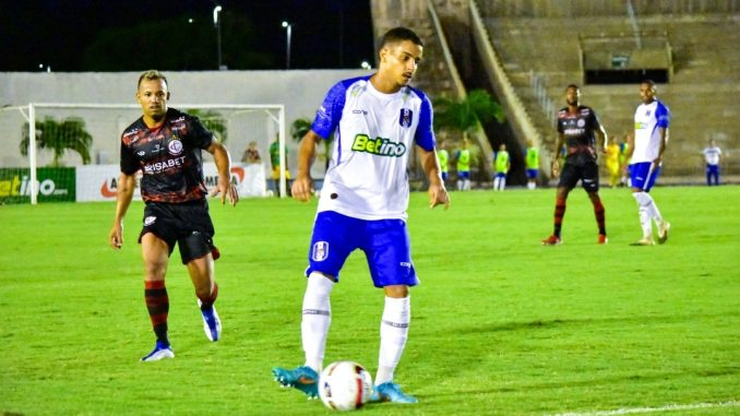 Campinense acerta com revelação do Paraibano e dois atacantes