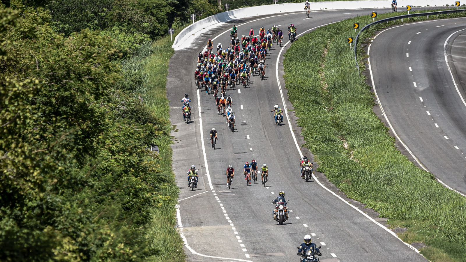 Na Paraíba, PRF realiza escolta em Competição Ciclística na BR-230