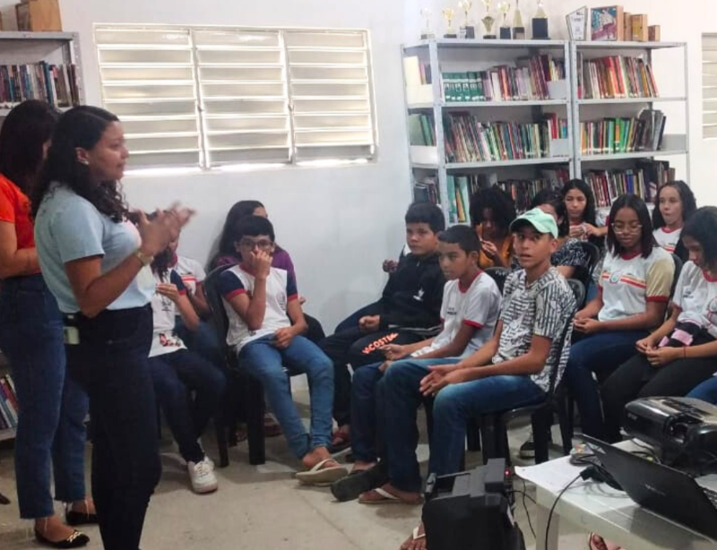 Equipe técnica do CRAS de Passagem visita escolas para apresentar campanha de conscientização do TEA (Transtorno do Espectro Autista)
