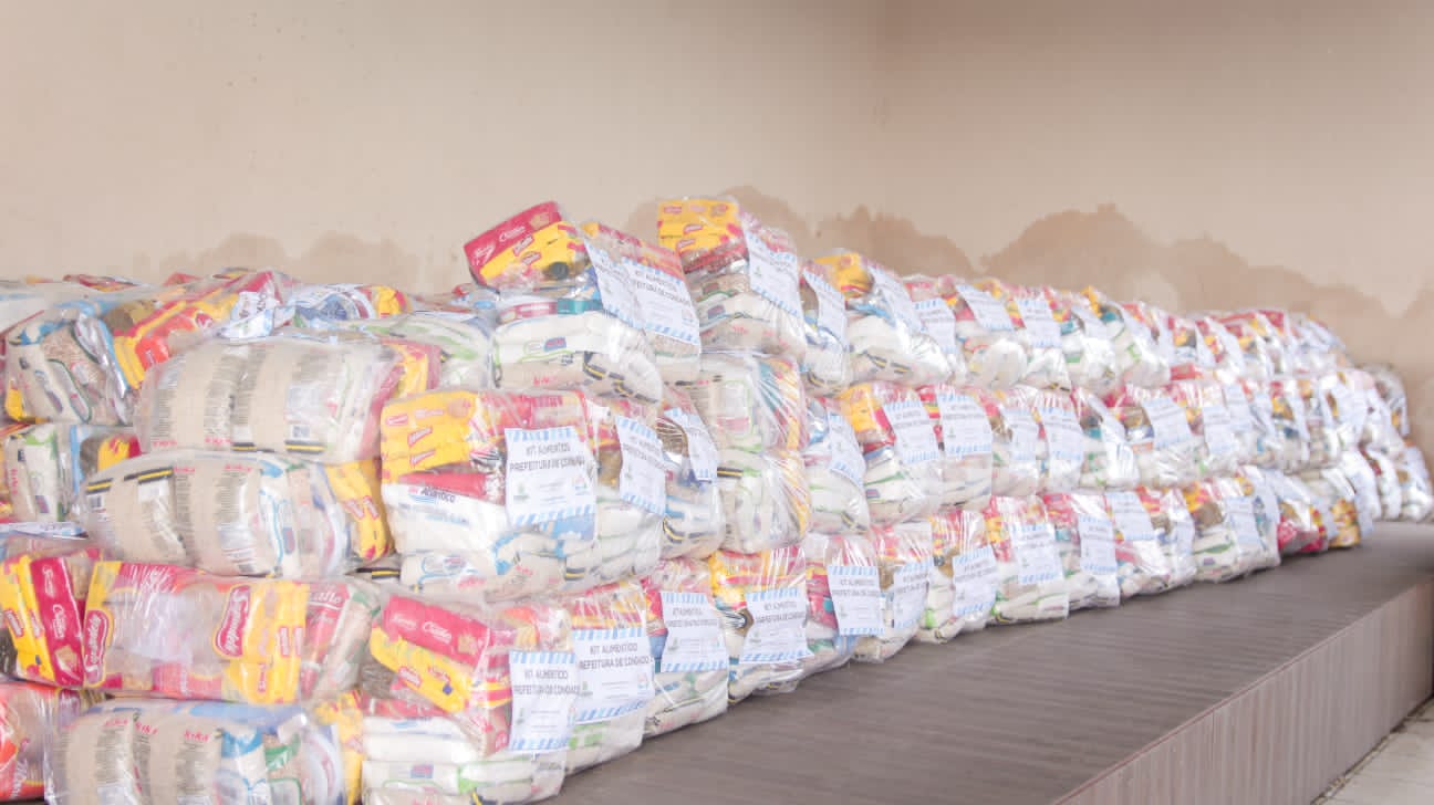 Prefeitura de Condado realiza entrega de cestas básicas e kits alimentícios para a população