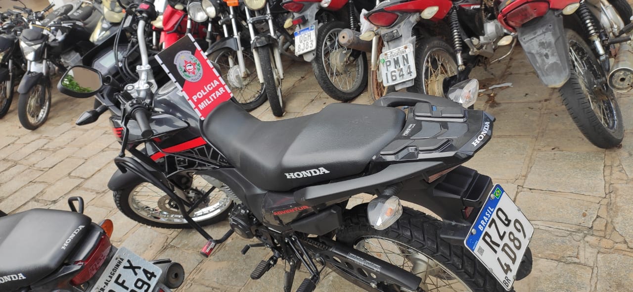 Polícia Militar recupera veículo com sinais identificadores adulterados em Condado, na PB