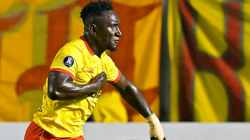 Zebra: Atual campeão, Flamengo joga mal e perde para o Aucas, estreante em Libertadores