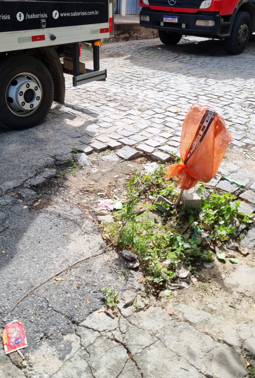 Moradores do Jatobá voltam a cobrar conserto de buracos em calçamento