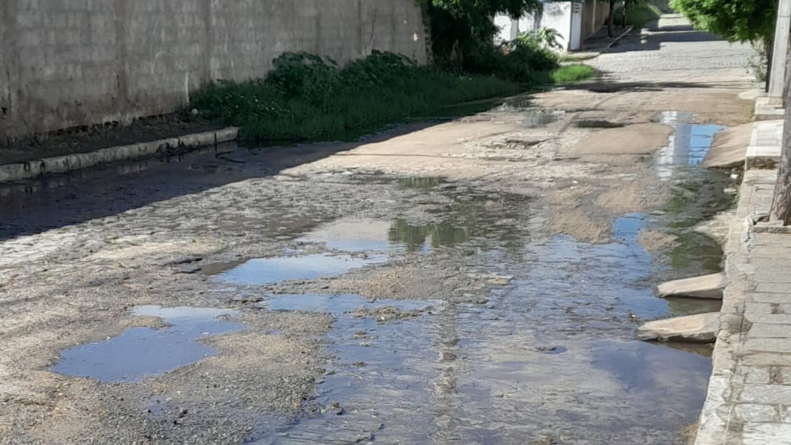 Prefeitura de Patos diz que irá resolver galeria na Rua Pedro Xavier, no bairro da Maternidade, após pedido dos moradores