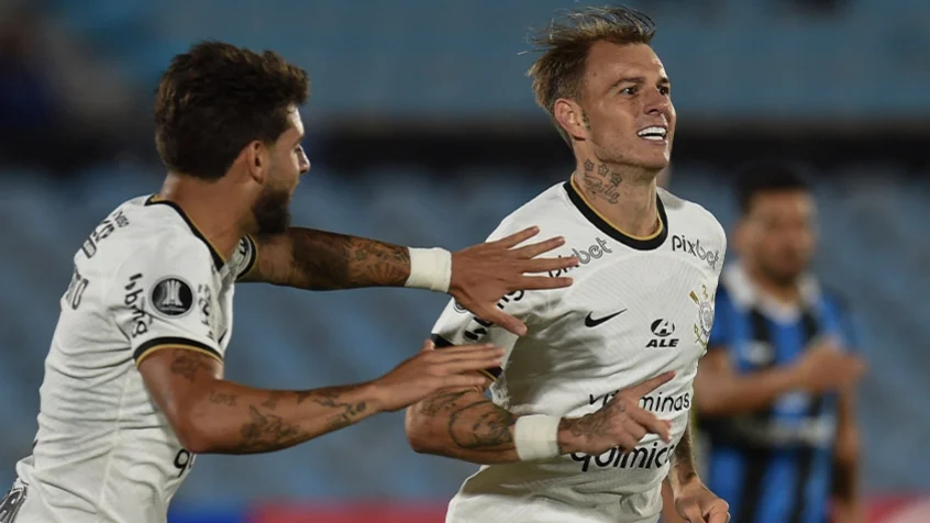 Com dois de Róger Guedes, Corinthians vence o Liverpool na estreia pela Libertadores