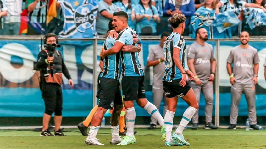 Suárez marca de pênalti, Grêmio vence o Caxias e conquista o hexacampeonato do Gauchão