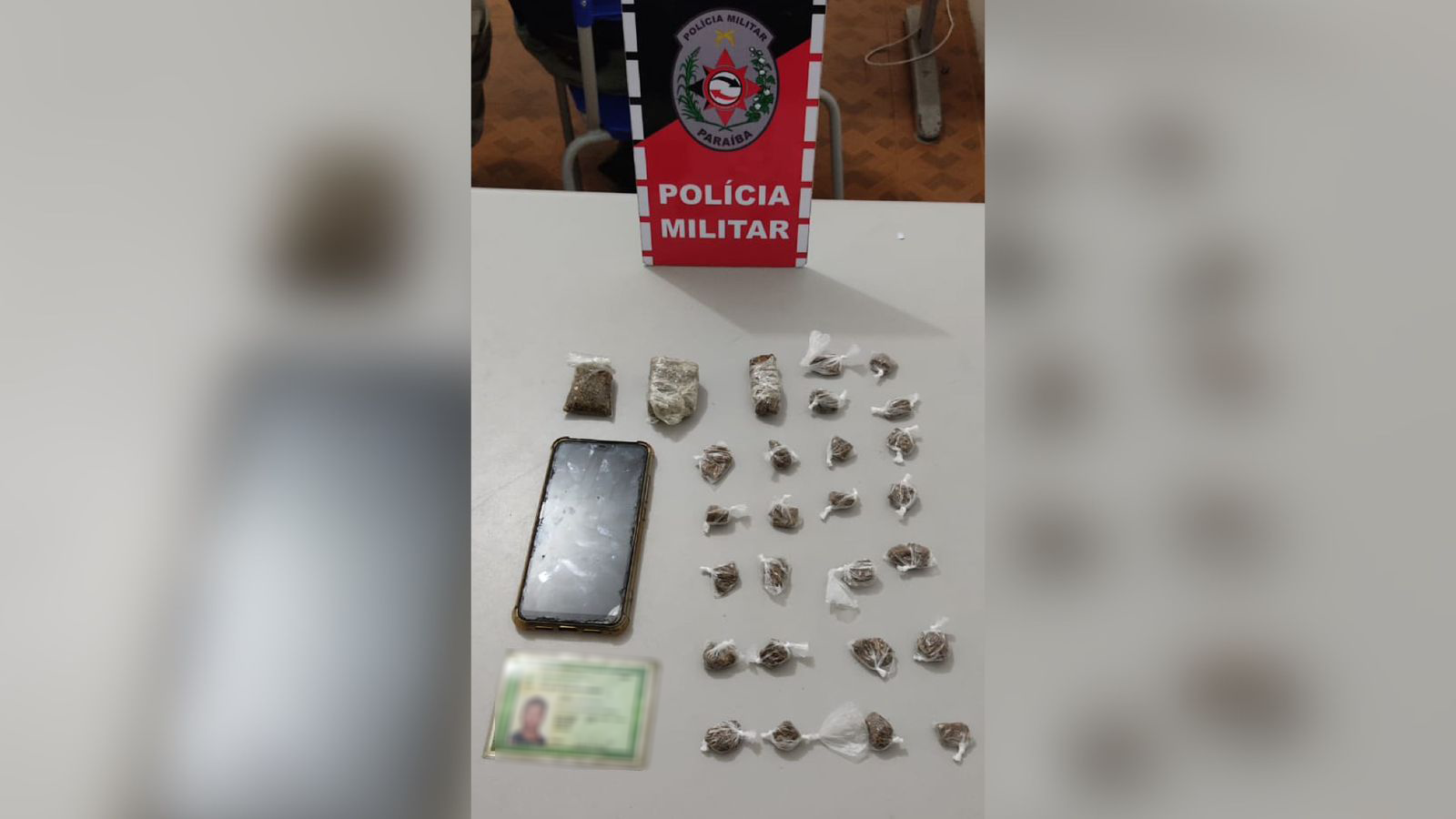 Polícia Militar realiza prisão de indivíduo por tráfico de drogas em Patos