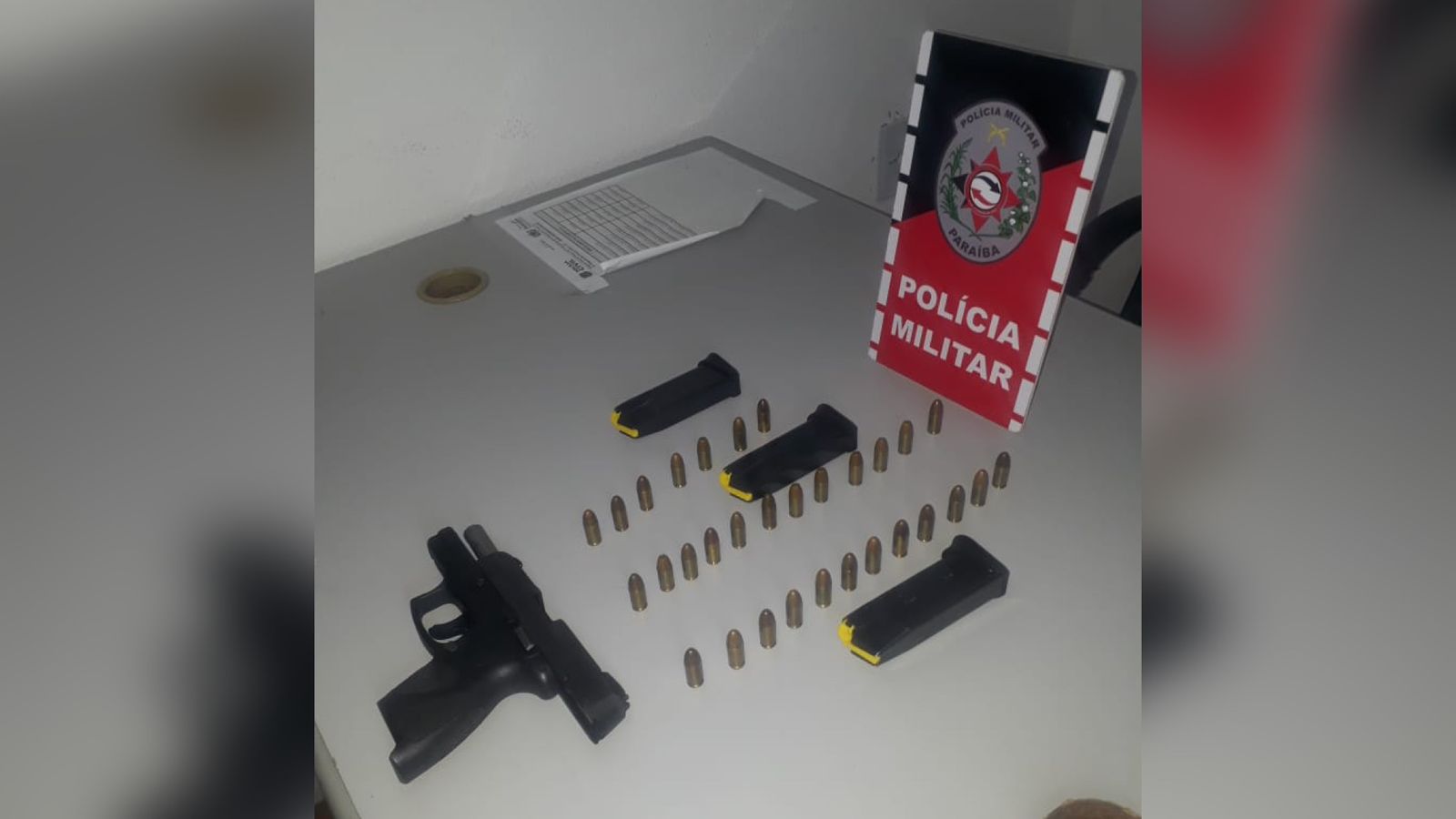 Polícia Militar apreende arma de fogo durante barreira policial, em Patos