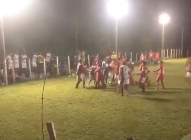 Partida de futebol termina em briga entre jogadores em Ibiara, no Vale do Piancó. Veja vídeo