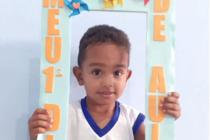 Criança morre ao usar celular conectado à tomada na Paraíba