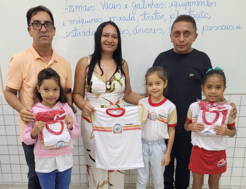 Secretaria de Educação de Passagem realiza entrega dos fardamentos escolares da educação municipal