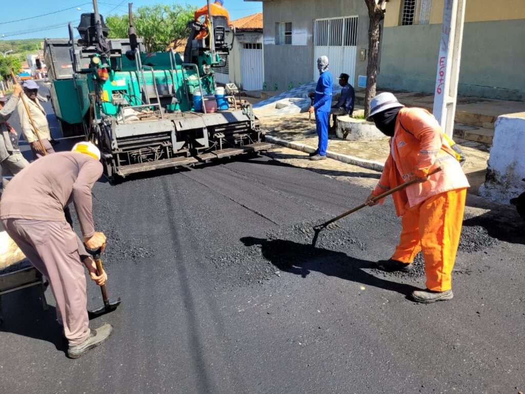 Ruas da cidade de Catingueira começam a ser asfaltadas