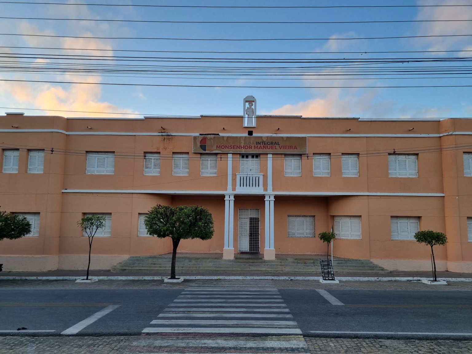 Mãe relata que alunos estão sendo prejudicados após ficarem sem aulas devido à troca de fiação elétrica no Colégio Monsenhor Manuel Vieira (CEPA)