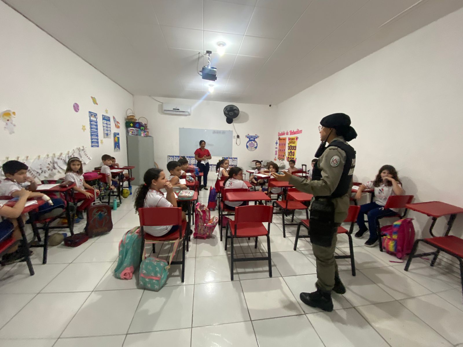 Comandante da PM em Patos conta que rondas escolares acontecem em todas as escolas da cidade, principalmente nas públicas. Ouça