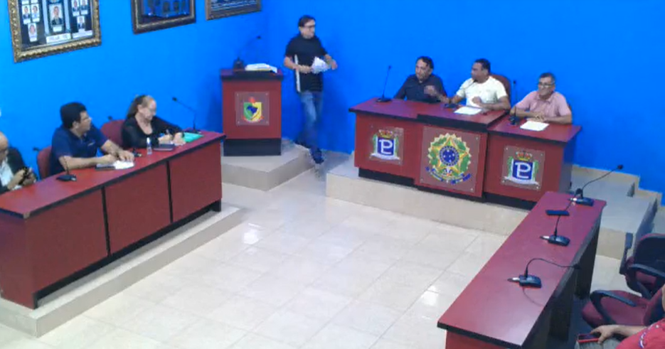 Recebendo salário de R$ 5 mil, vereadores de cidade paraibana aprovam projeto para trabalhar apenas dois dias por mês