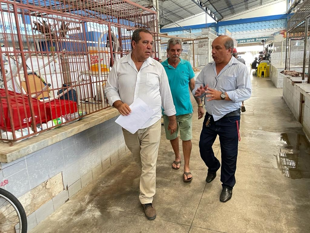 Secretário de Serviços Públicos destaca nova etapa de melhorias e reformas nos mercados públicos do Centro de Patos. Ouça