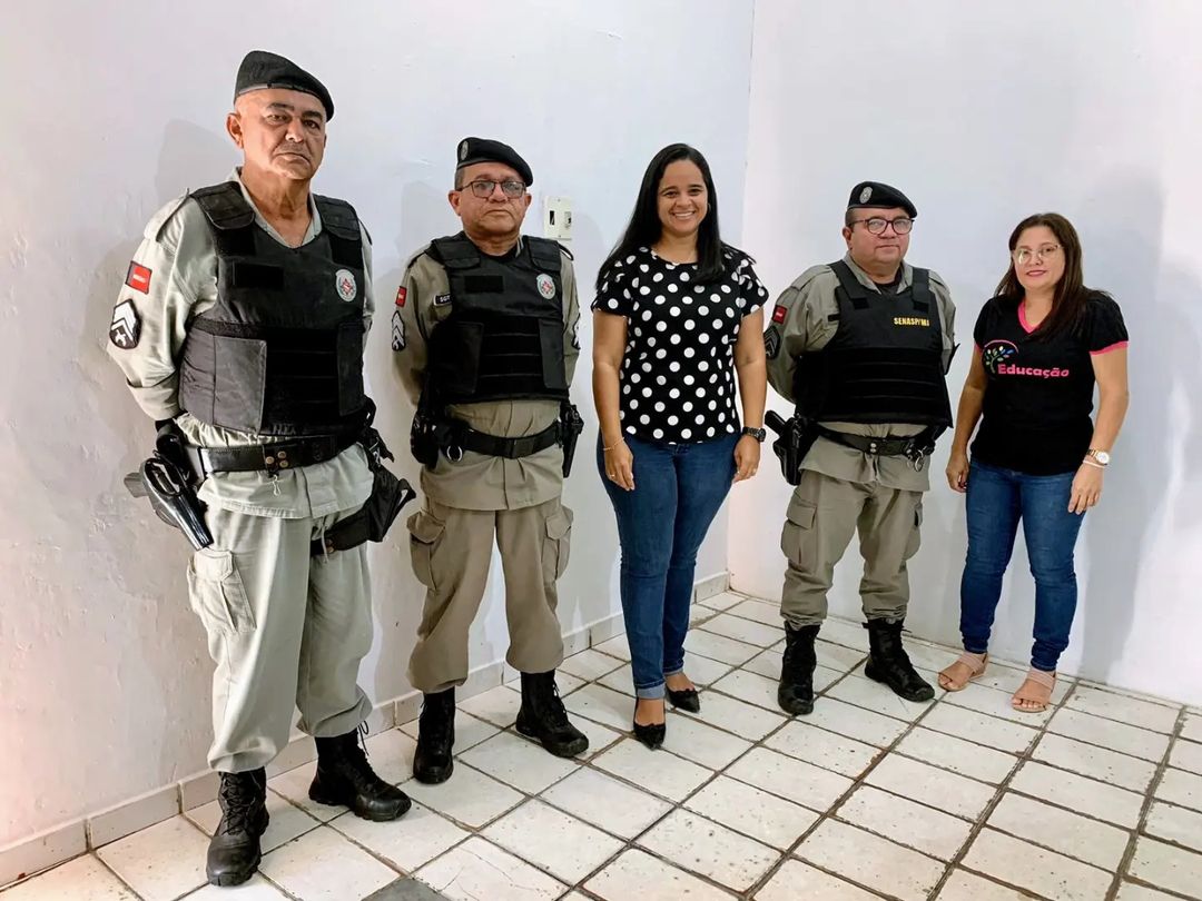 Polícia Militar e secretaria de educação de Quixaba-PB se reúnem e debatem segurança nas escolas