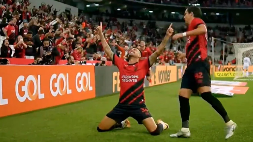 Na Arena da Baixada, Athletico mostra força e estreia com vitória sobre o Goiás