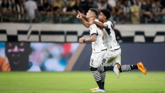 Vasco tem início fulminante, segura pressão do Atlético-MG e vence na estreia do Brasileiro