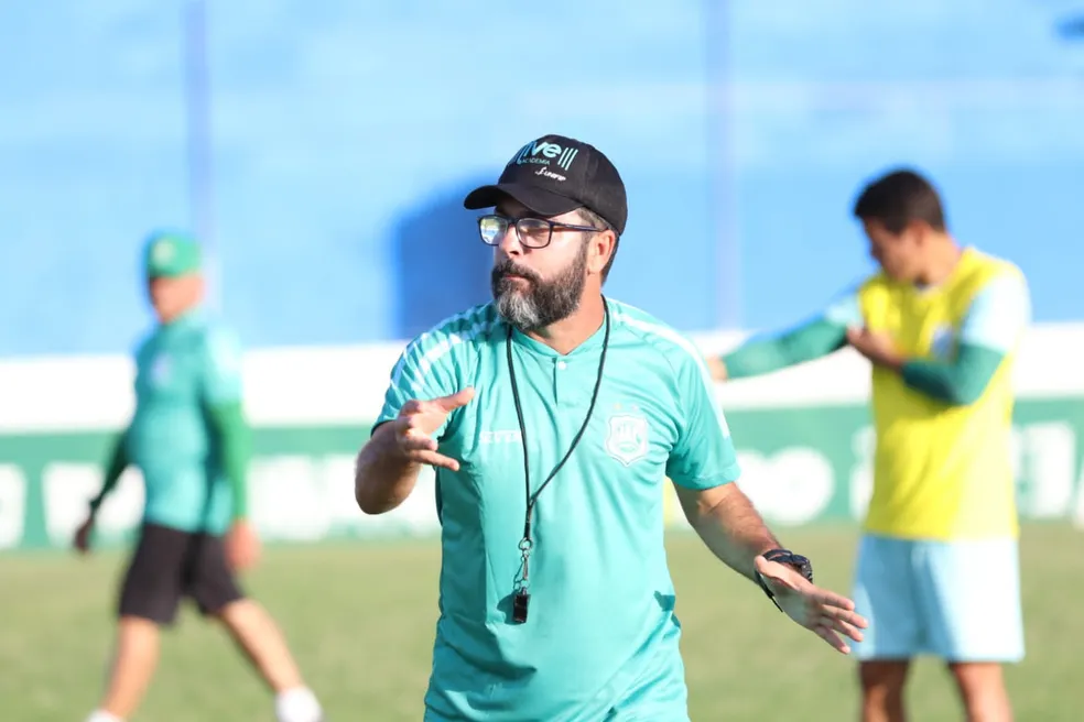 Técnico Rodrigo Fonseca destaca equilíbrio do grupo do Nacional de Patos na Série D