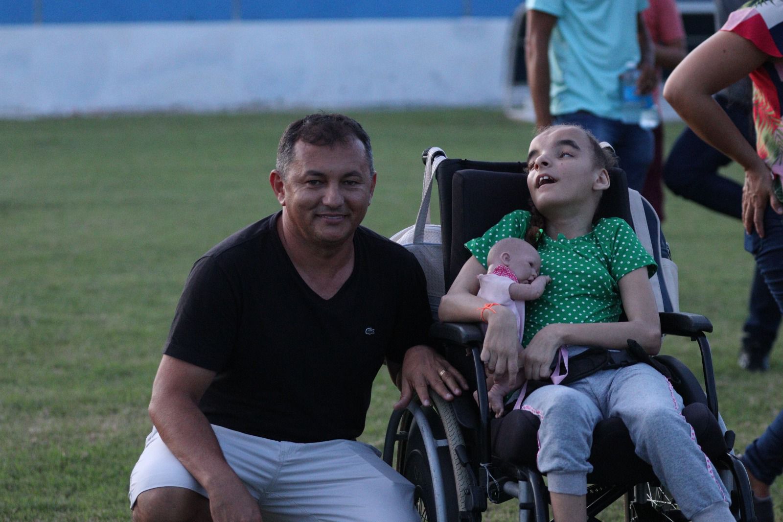 Crianças autistas têm tarde especial juntos aos jogadores do Nacional de Patos. VÍDEO