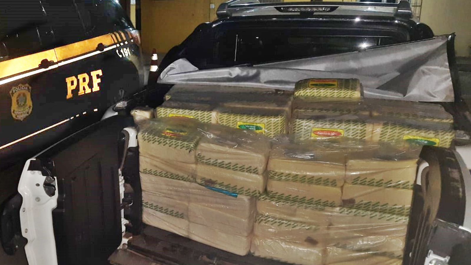PRF na Paraíba apreende mais 800 kg de queijo sem nota fiscal e refrigeração e recupera um veículo furtado