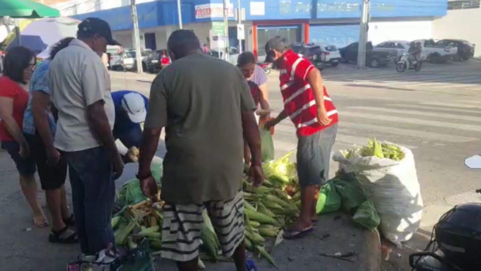 Com chegada da safra, milho verde toma conta da feira livre em Patos; Veja Vídeo