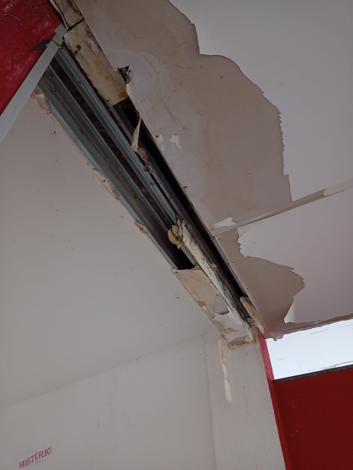 Grêmio estudantil denuncia que escola EECIT Lynaldo Cavalcanti, em Patos, está com falha na estrutura e faltando professores; direção e 6ª GRE se pronunciam