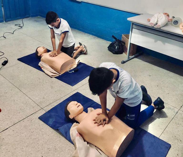 Na História: Associação Comunitária Rural de Malhada de Pedra, recebe equipe para perfuração de poço artesiano com sistema de abastecimento completo