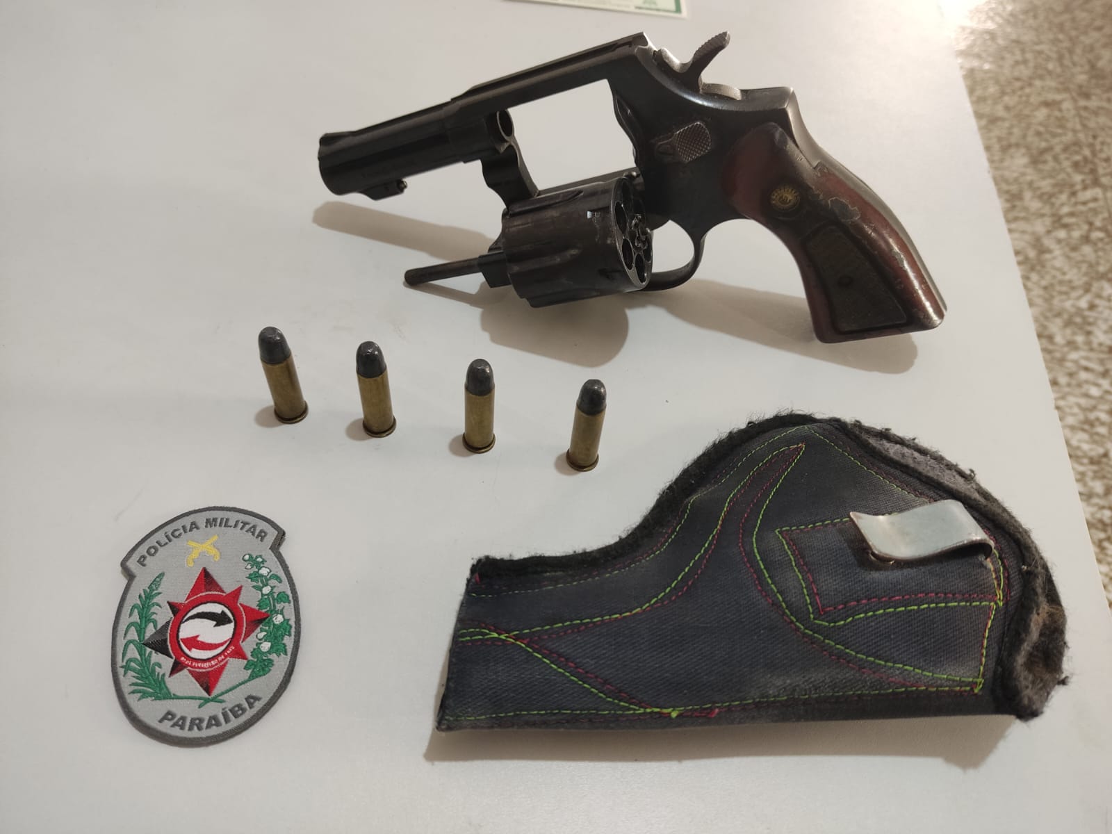 Polícia Militar prende homem por porte ilegal de arma de fogo, em Vista Serrana