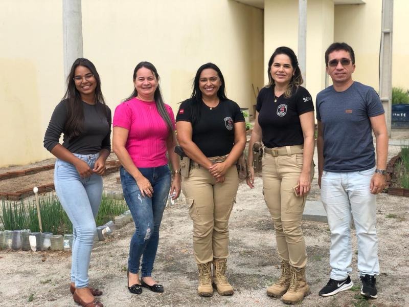 Secretaria de Agricultura de Patos dá suporte ao Presídio Feminino na realização de canteiros de horta