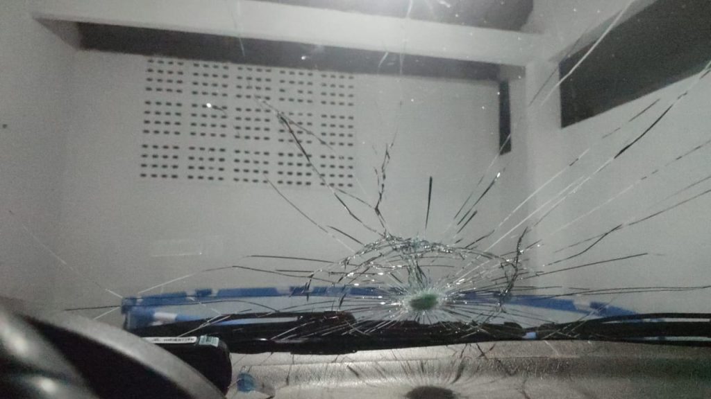 Amigos se unem e criam PIX solidário para ajudar taxista que teve para-brisa danificado após ter recusado corrida, em Patos