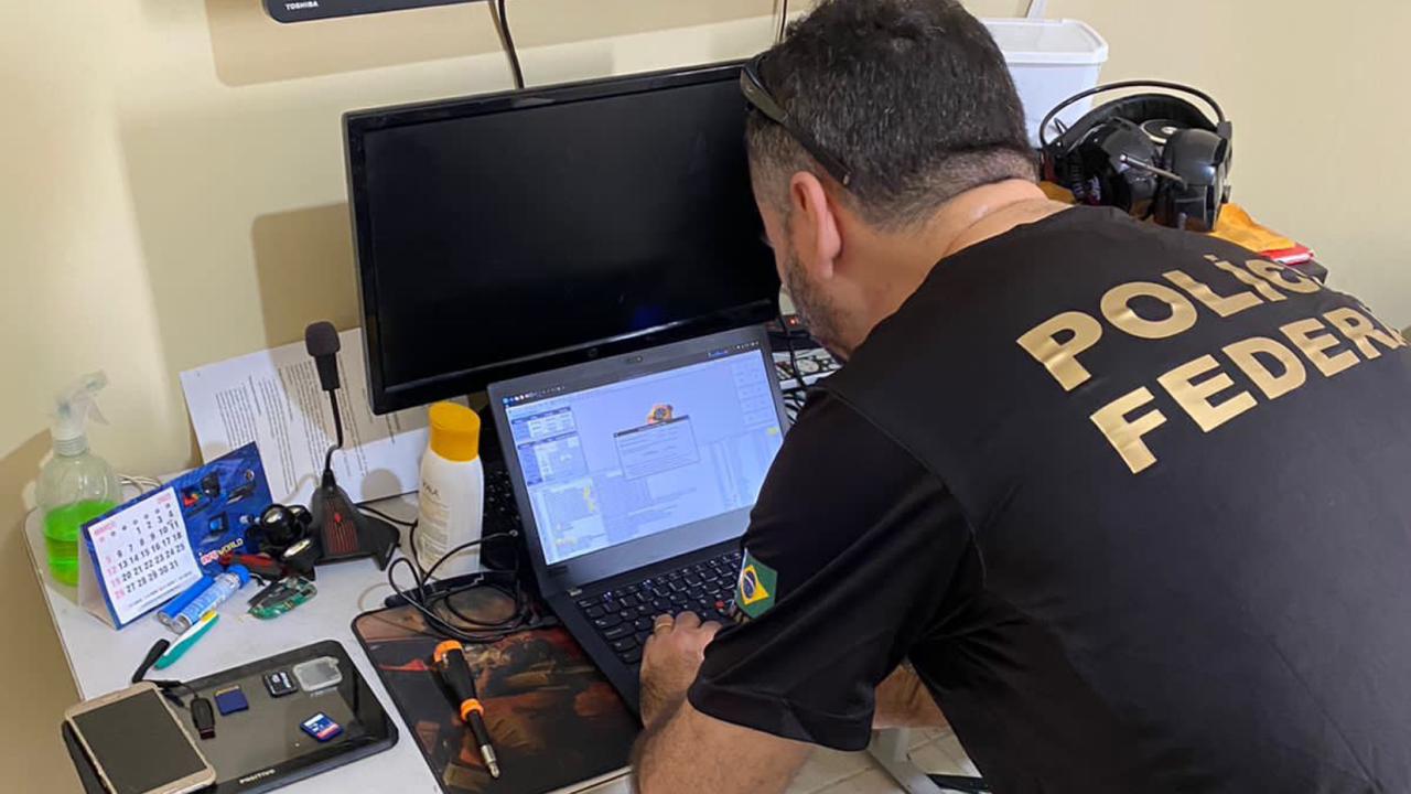 Polícia Federal deflagra operação em Cajazeiras contra suspeito de armazenar pornografia infantil