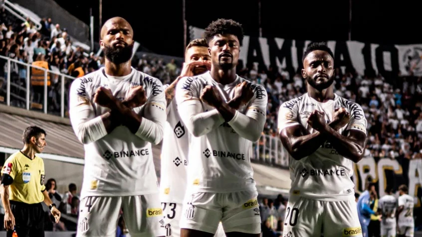 Santos sai atrás do placar, mas vira sobre o América-MG e conquista primeira vitória no Brasileirão