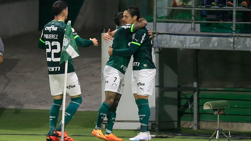 Mesmo com susto, Palmeiras controla o Corinthians e vence o clássico pelo Brasileirão